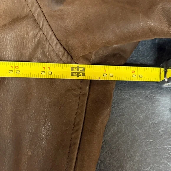 Men's Luxurious Brown Leather Jacket - Picture 9 of 10